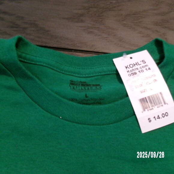 NEW Green Teenage Mutant Ninja Turtles Short Sleeve CHRISTMAS T SHIRT LARGE - Picture 3 of 3